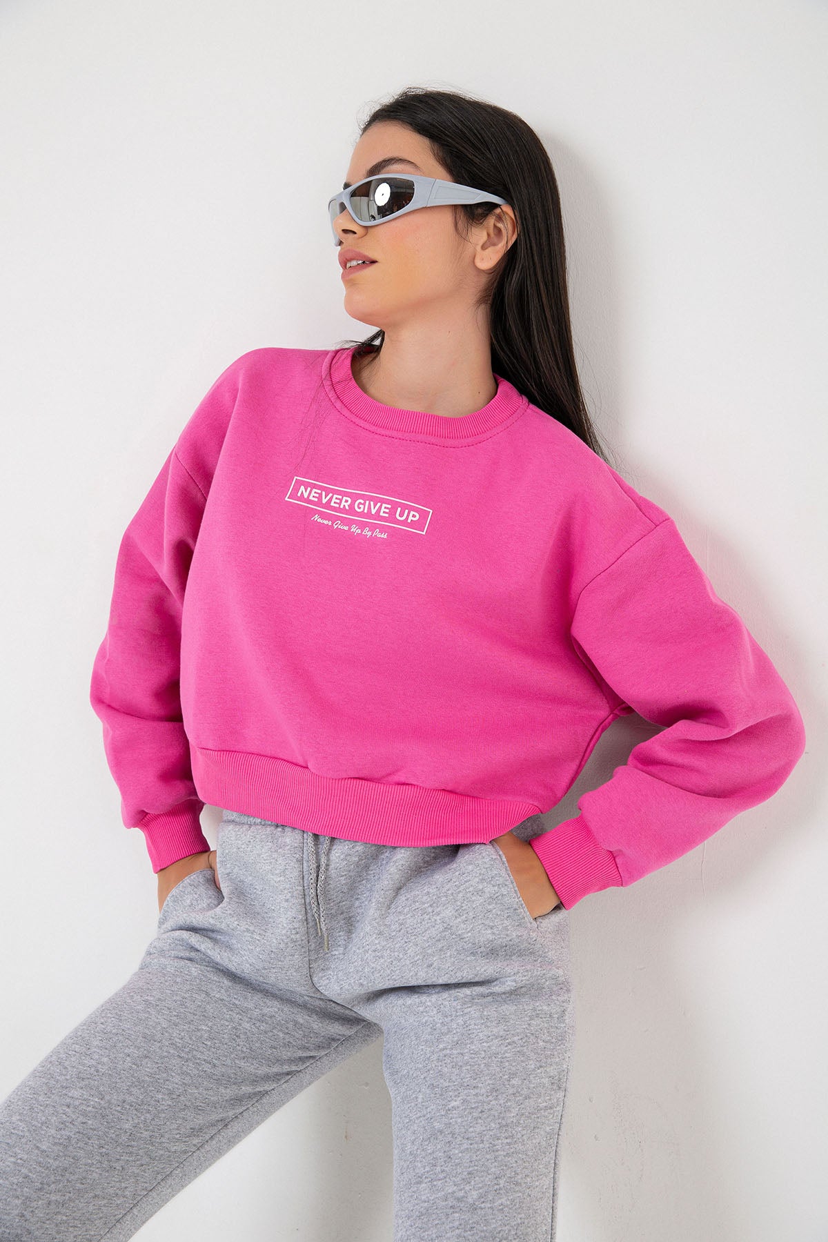 3 iplik şardonlu slogan baskılı boxy düşük omuz kadın sweatshirt