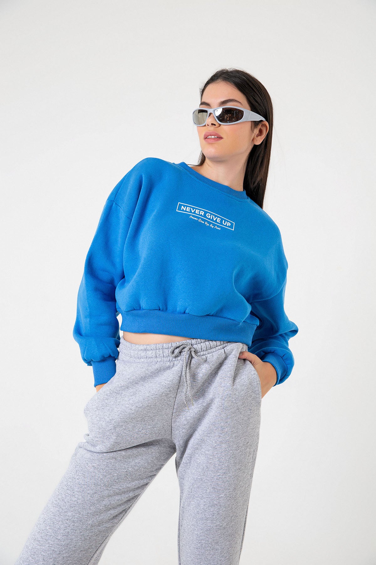 3 iplik şardonlu slogan baskılı boxy düşük omuz kadın sweatshirt