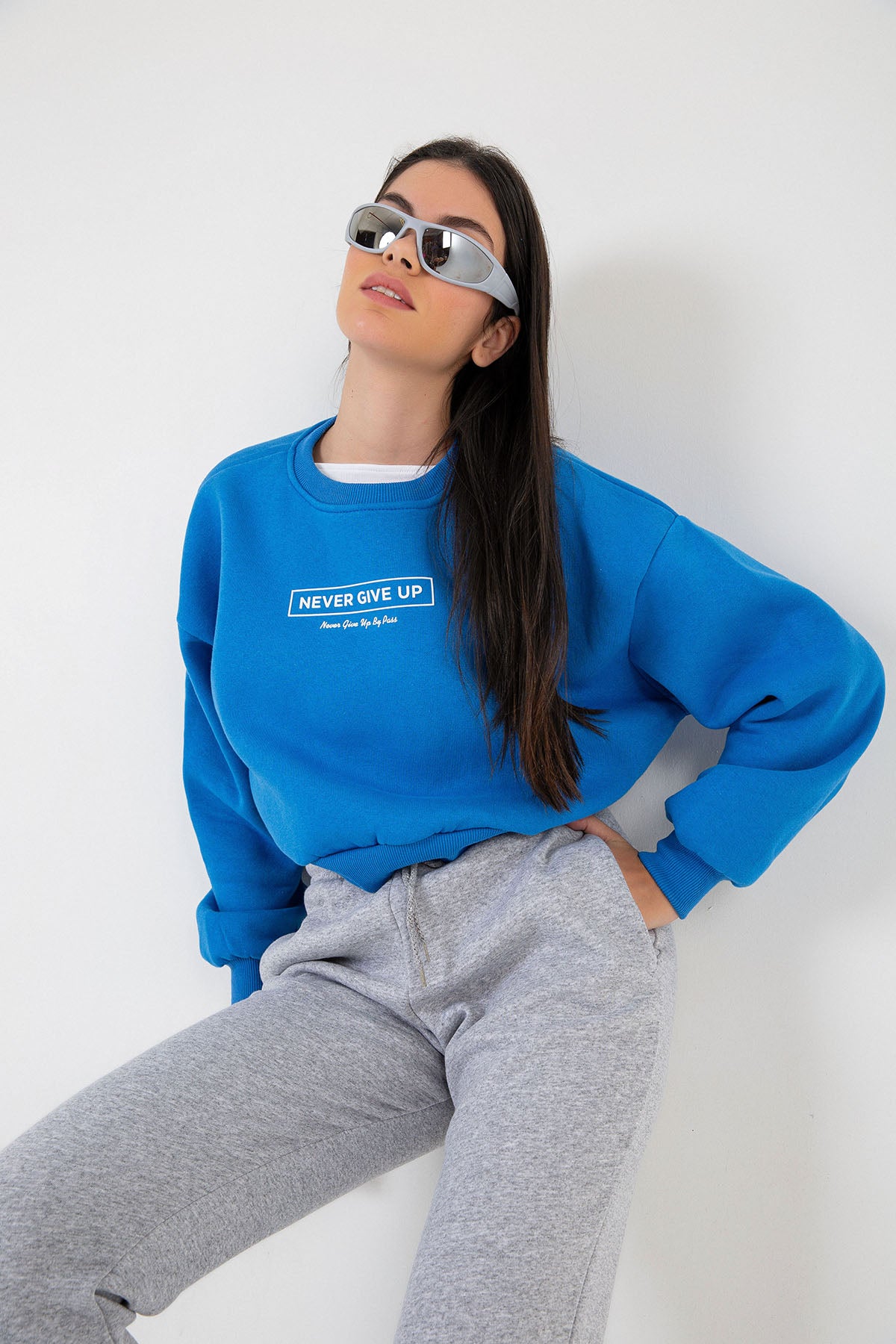 3 iplik şardonlu slogan baskılı boxy düşük omuz kadın sweatshirt