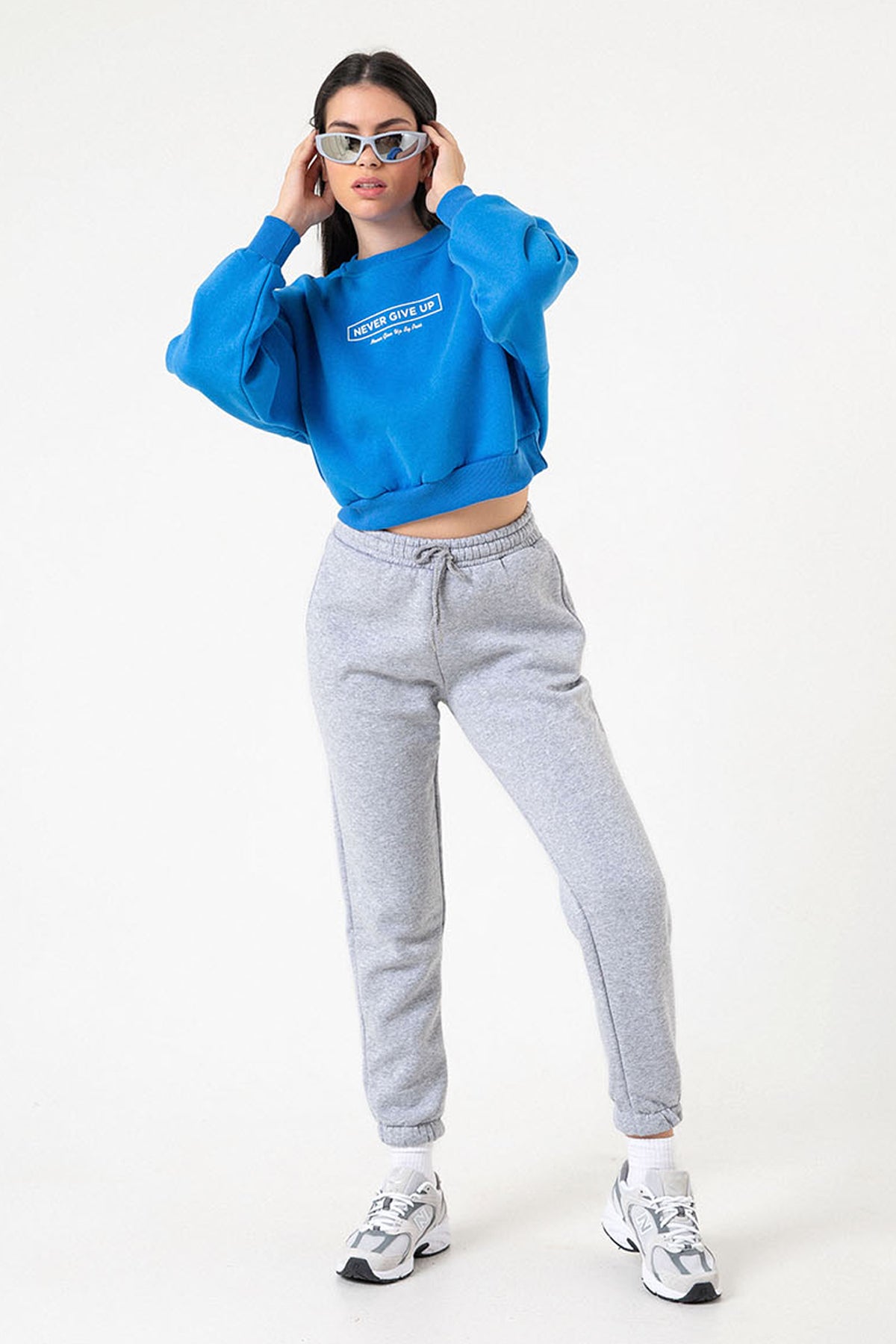 3 iplik şardonlu slogan baskılı boxy düşük omuz kadın sweatshirt