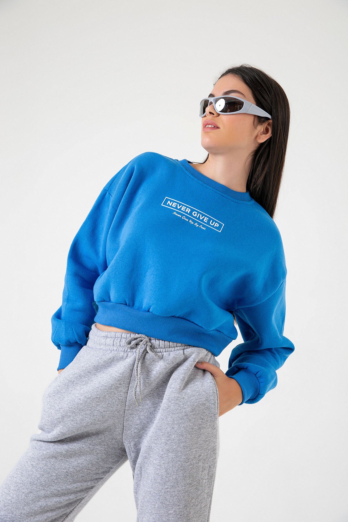3 iplik şardonlu slogan baskılı boxy düşük omuz kadın sweatshirt