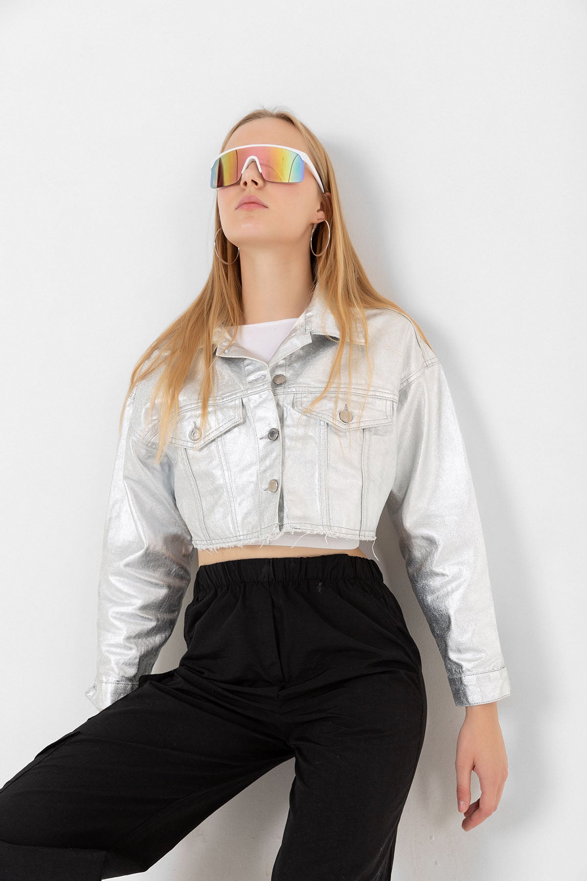 Metalik Görünümlü Lame Crop Denim Oversize Düğmeli Kısa Kadın Kot Ceket