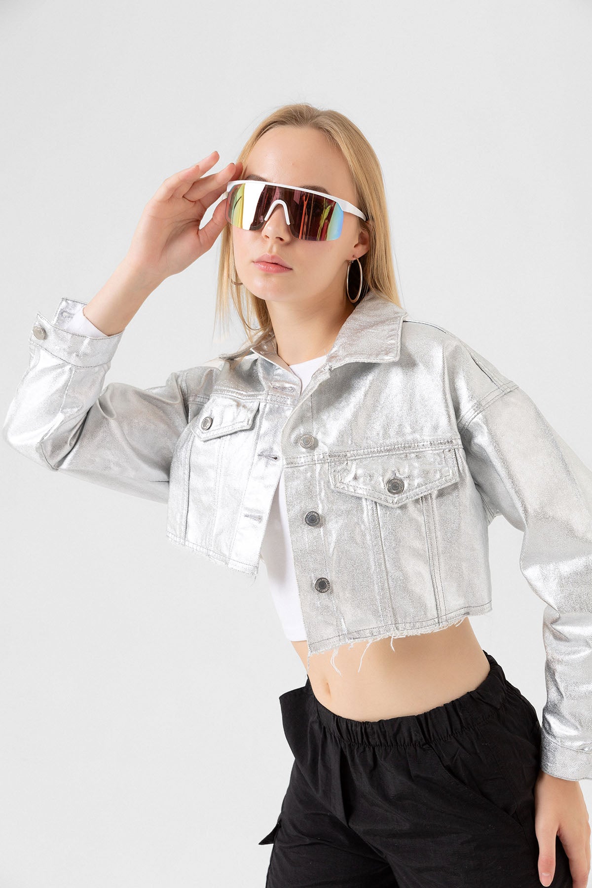 Metalik Görünümlü Lame Crop Denim Oversize Düğmeli Kısa Kadın Kot Ceket