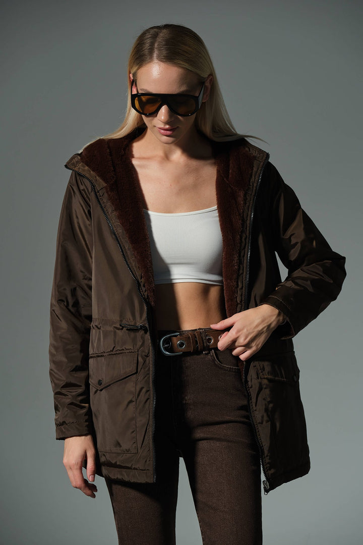 Çift taraflı bir tarafı peluş bir tarafı su itici mikro Fermuarlı Kapüşonlu Kadın Mont @Varoni Maule