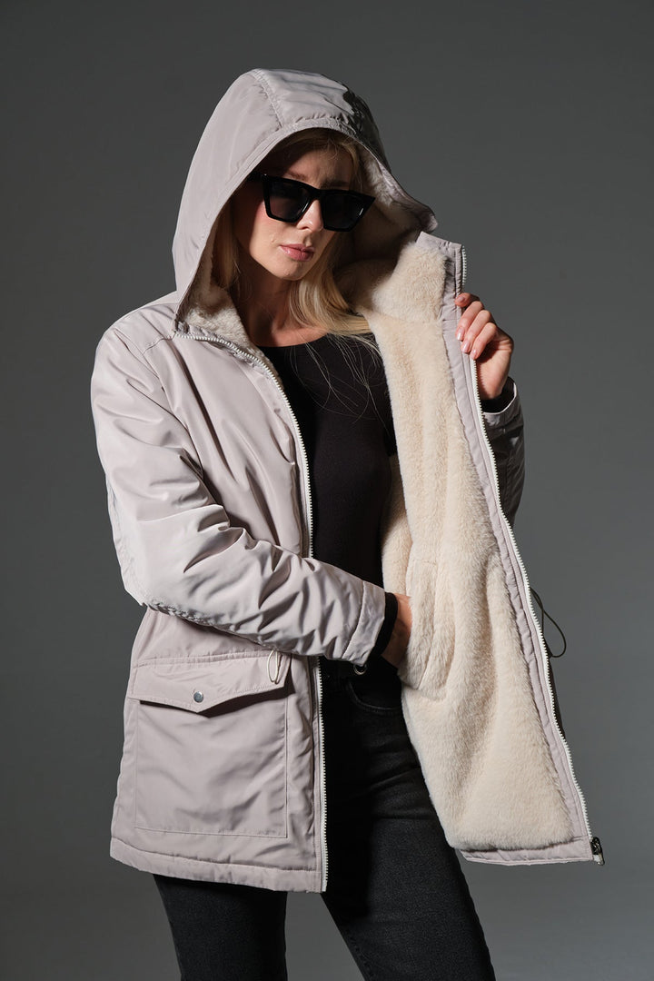 Çift taraflı bir tarafı peluş bir tarafı su itici mikro Fermuarlı Kapüşonlu Kadın Mont @Varoni Maule