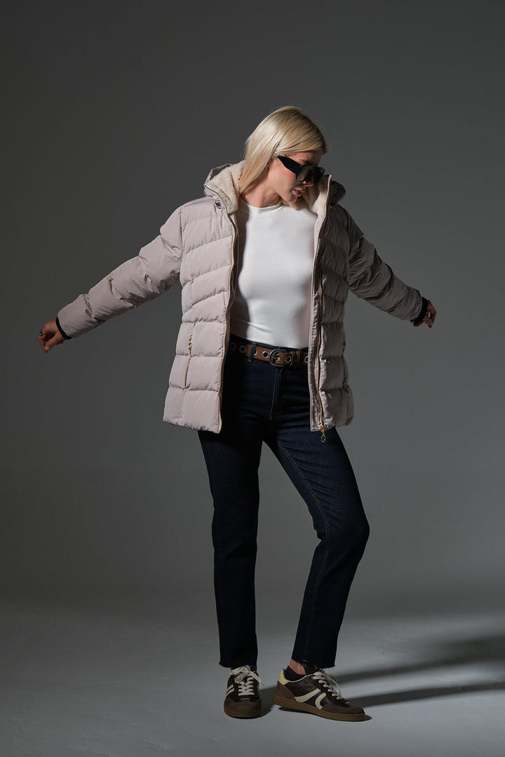 Çıkabilir kapüşonlu, su itici kumaş,  elyaf dolgulu,fermuarlı cepli Kadın Mont @Milan Maule