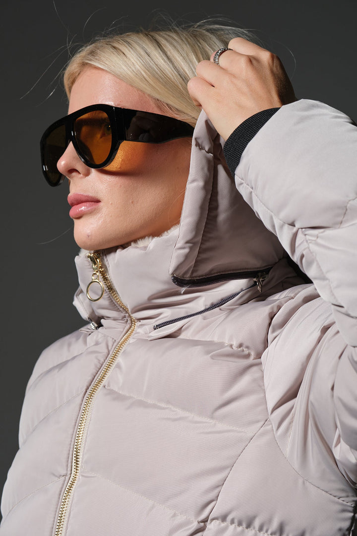 Çıkabilir kapüşonlu, su itici kumaş,  elyaf dolgulu,fermuarlı cepli Kadın Mont @Milan Maule