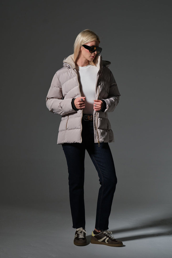 Çıkabilir kapüşonlu, su itici kumaş,  elyaf dolgulu,fermuarlı cepli Kadın Mont @Milan Maule