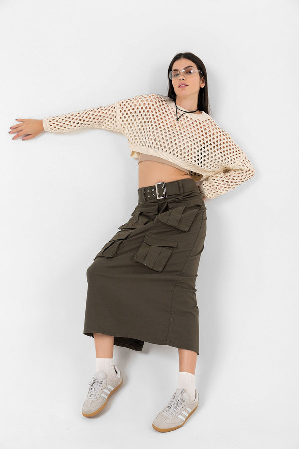 Flexible women's skirt with cargo pockets, back slit, cargo pockets and eyelet belt