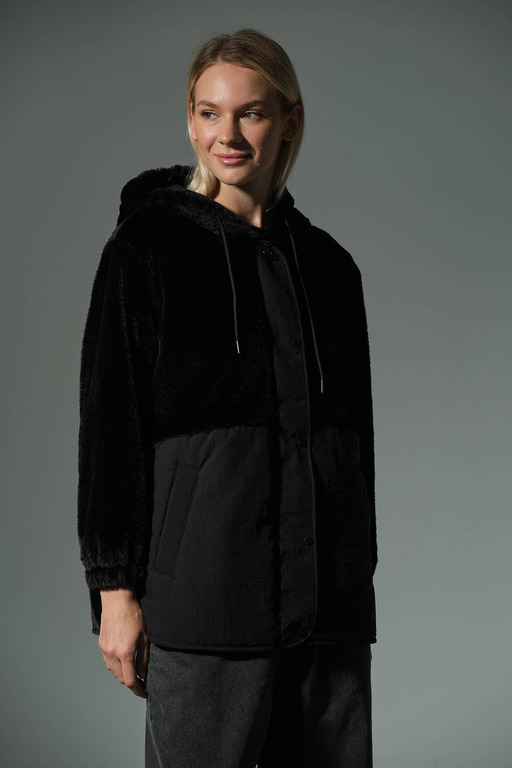 Panelli, Premium Peluş Fermuar ve Çıtçıtlı Kapüşonlu Kadın Mont  @Sofya Maule