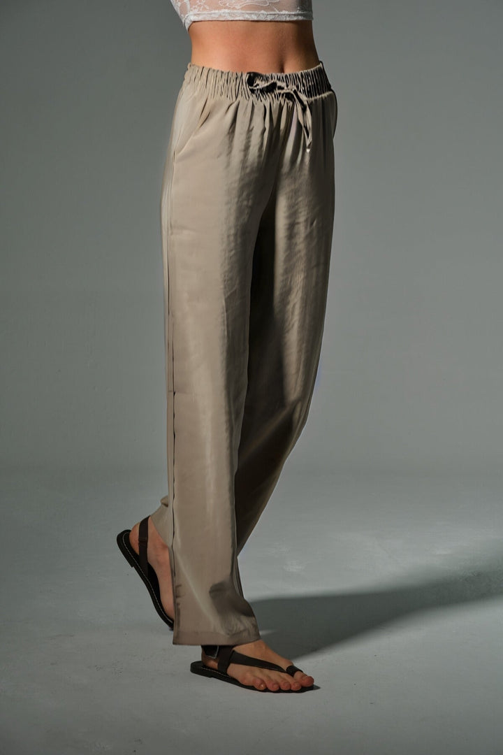 yüksek bel, yapışmaz dökümlü kumaş lastikli palazzo geniş paça kadın pantolon Domoda