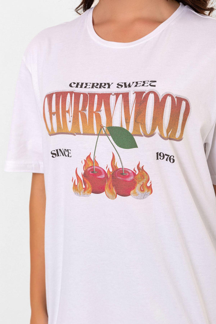 Bisiklet Yaka Cherry Kiraz Baskılı Beyaz Oversize Kadın Tişört Blah.