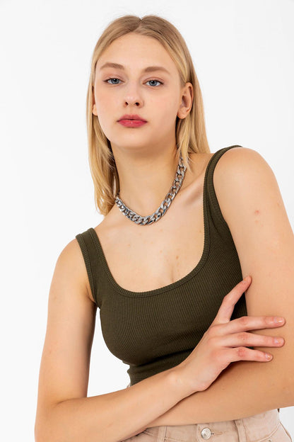 Crop ball thick strap with kashkorse wick short female athlete